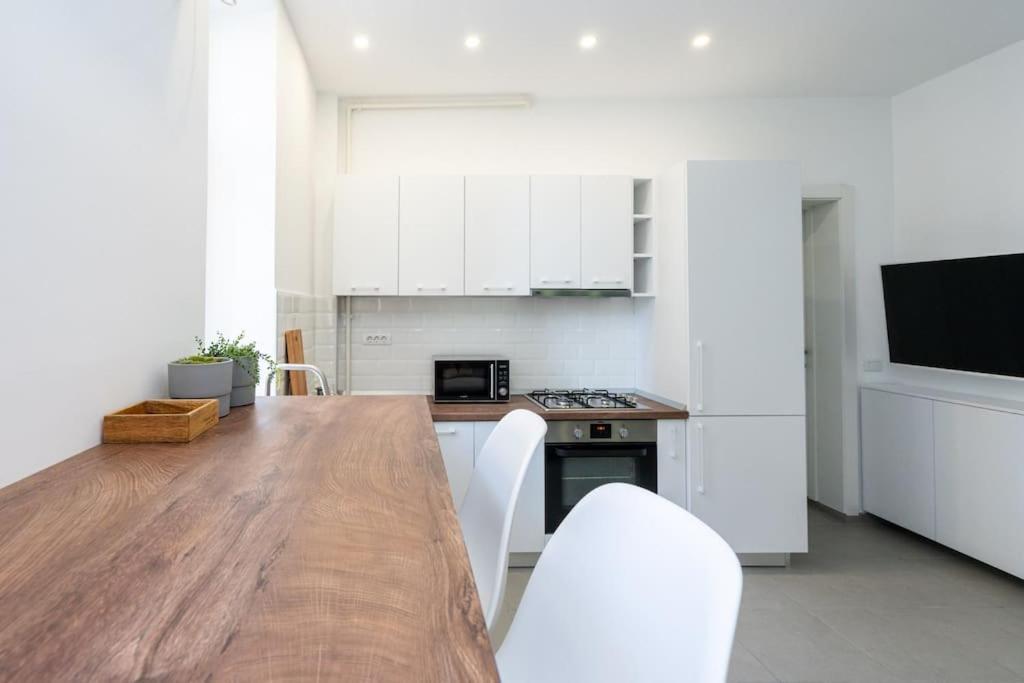 Holiday Vibe - 2R Apartment In Piata Romana Bukarest Exterior foto