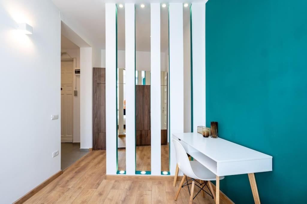 Holiday Vibe - 2R Apartment In Piata Romana Bukarest Exterior foto